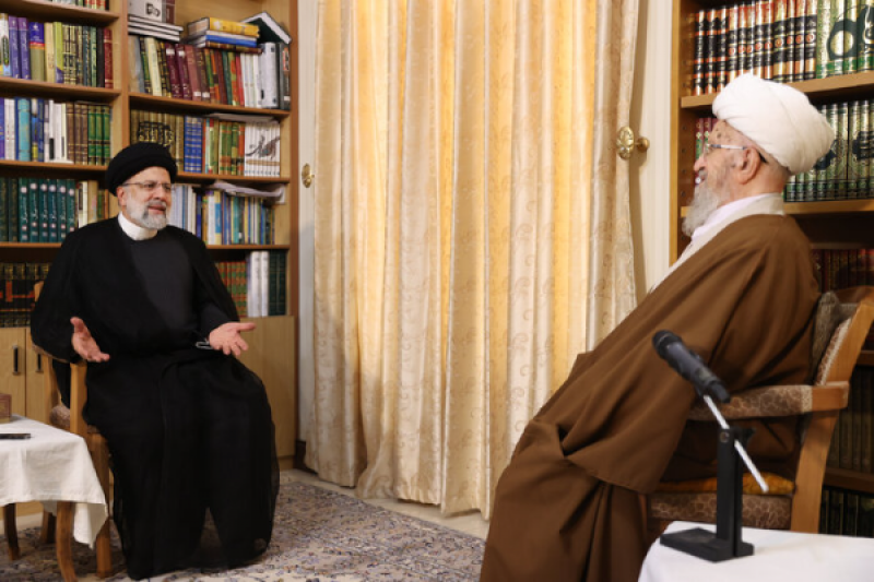 رئیس جمهور با آیت الله مکارم شیرازی دیدار کرد