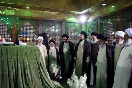 ادای احترام اعضای مجلس خبرگان به بنیانگذار انقلاب اسلامی