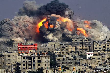حملات صهیونیست ها مناطق مسکونی به غزه + فیلم