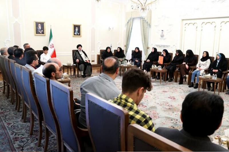 نابینای واقعی کسی است که چشم دل ندارد