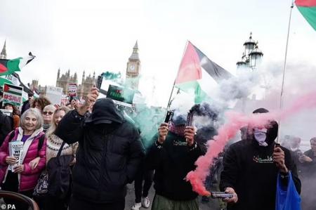 تظاهرات بزرگ از «نهر تا بحر» در لندن در حمایت از آزادی فلسطین