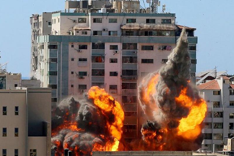 جنگنده‌های صهیونیست طی یک شب ۴۵۰ منطقه در غزه را بمباران کردند