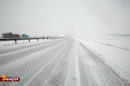 برف و باران در جاده‌های ۱۵ استان کشور