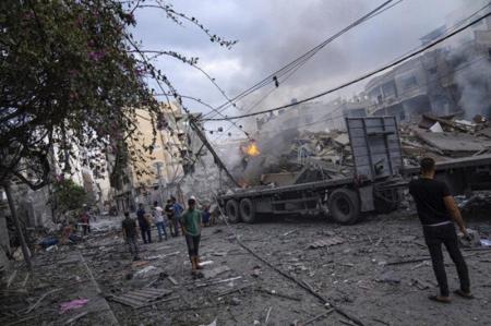 تداوم حملات صهیونیست‌ها و غزه در انتظار اجرای توافق آتش‌بس بشردوستانه