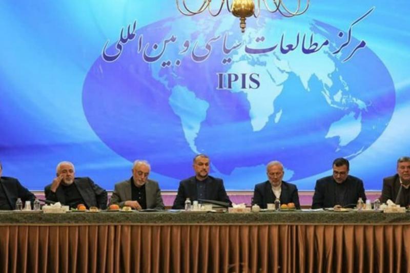 نشست هماندیشی با حضور امیرعبداللهیان و جمعی از مدیران ارشد وزارت خارجه