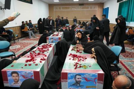 گزارش تصویری / مراسم استقبال شهدای خان طومان در فرودگاه مشهد