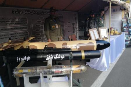 نمایش «موشک شفق» در نمایشگاه جامع تربیت و آموزش ارتش