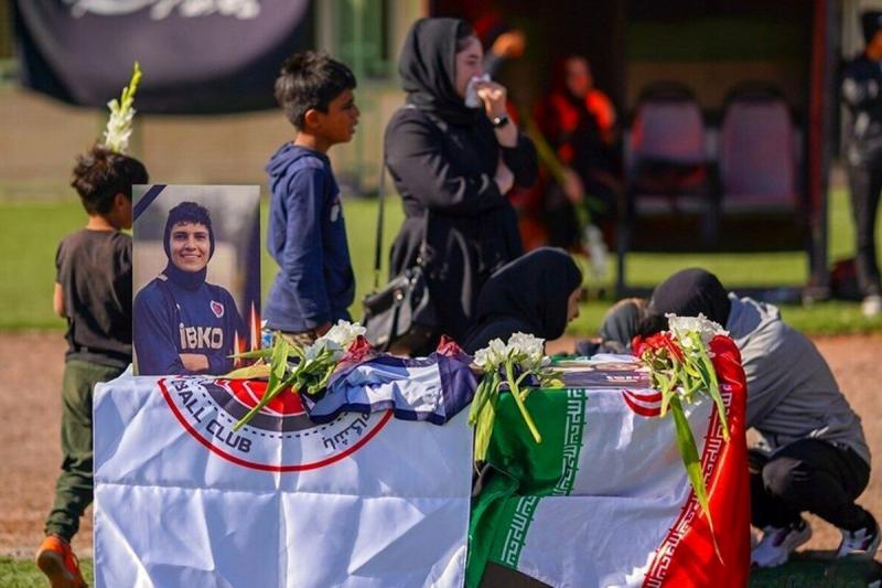مراسم تشییع پیکر ملیکا محمدی در ورزشگاه آزادی برگزار شد