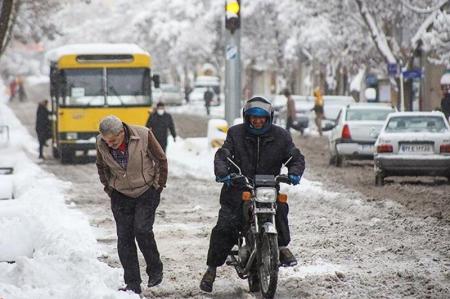 بارش برف و باران در جاده‌های ۱۱ استان کشور 