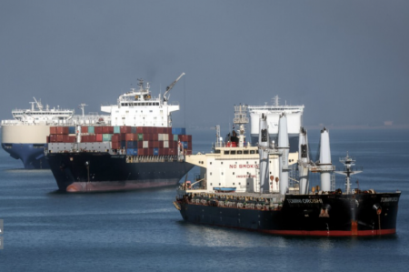 تردد کشتی های تجاری در دریای سرخ + تصاویر