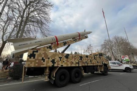موشک‌های بالستیک «خیبرشکن» و «قدر» در کنگره ۲۴هزار شهید تهران 
