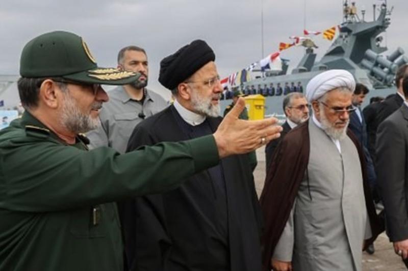 بازدید رئیس‌جمهور از نمایشگاه توانمندی‌های نیروی دریایی سپاه پاسداران انقلاب اسلامی 