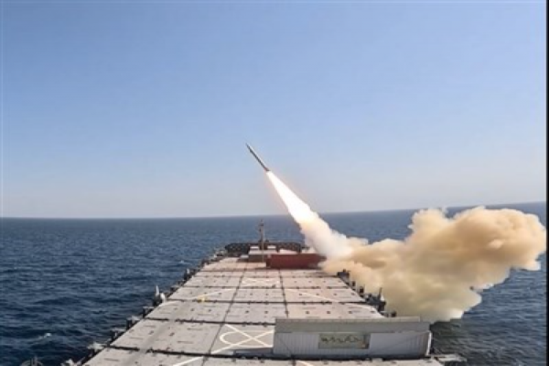 شلیک موشک بالستیک از روی ناو شهید مهدوی سپاه 