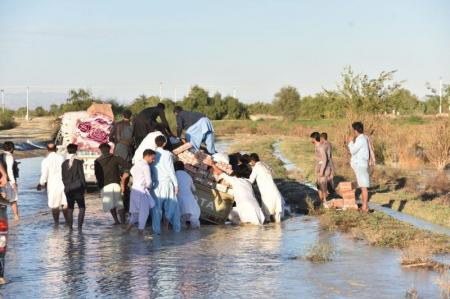 پنجمین مرحله رزمایش کمک‌رسانی مومنانه به سیل‌زدگان سیستان و بلوچستان