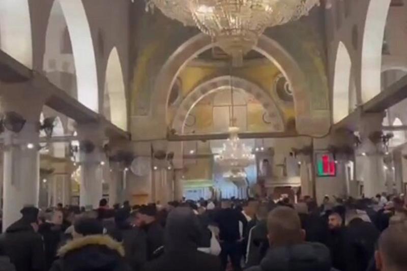 ویدئو / حضور گسترده نمازگزاران در نماز صبح مسجدالاقصی