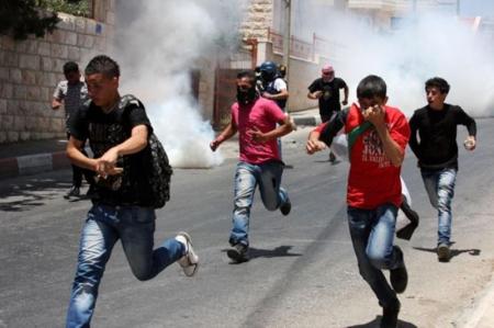 حمله صهیونیست‌ها به دانش‌آموزان فلسطینی در قدس اشغالی + ویدئو