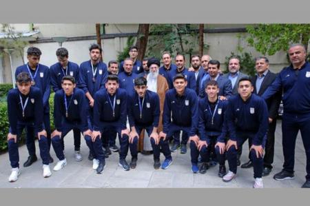 دیدار تیم ملی والیبال دانش‌آموزی ایران با رهبر انقلاب
