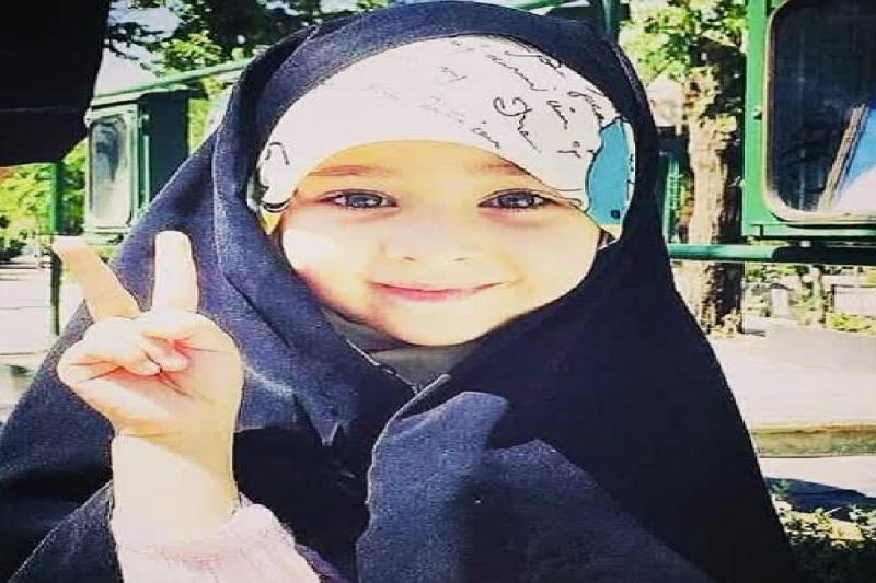 چه کنیم دخترانمان عزت نفس بالایی داشته باشند؟