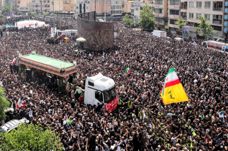 سنگ تمام تهرانی ها در بدرقه شهیدان خدمت + تصاویر