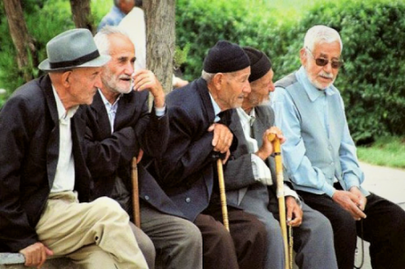 ایران در یک قدمیِ خداحافظی با جوانی