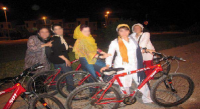  ترویج بی عفتی با دوچرخه سواری دختران بدحجاب+عکس