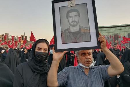 پیاده‌روی اربعین به نیت شهیدی که حاجت می‌دهد + ویدئو