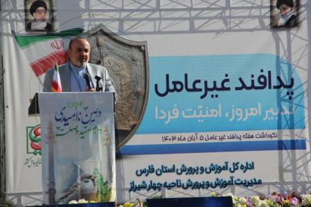 دانش آموزان باید در فضای مجازی هوشیار باشند