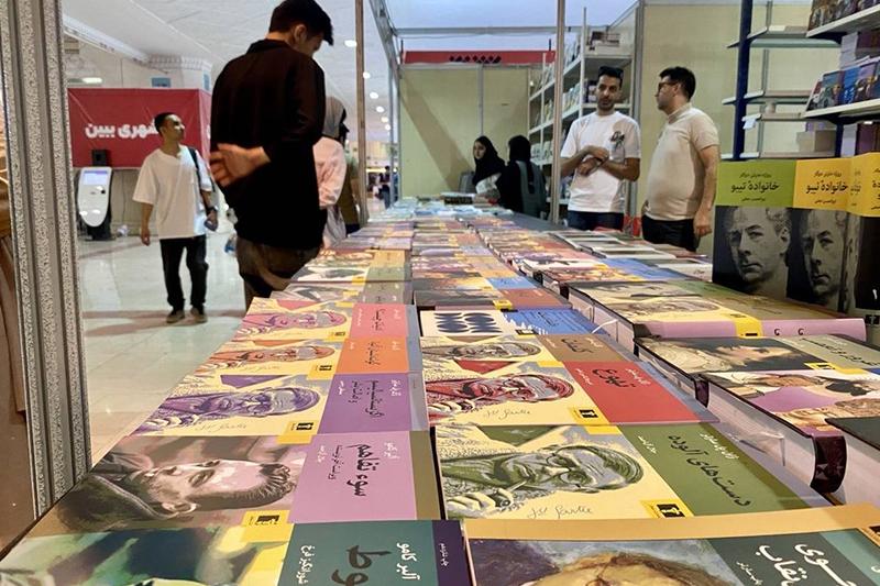 «رمان»؛ راهی برای غلبه بر سطحینگری فضای مجازی