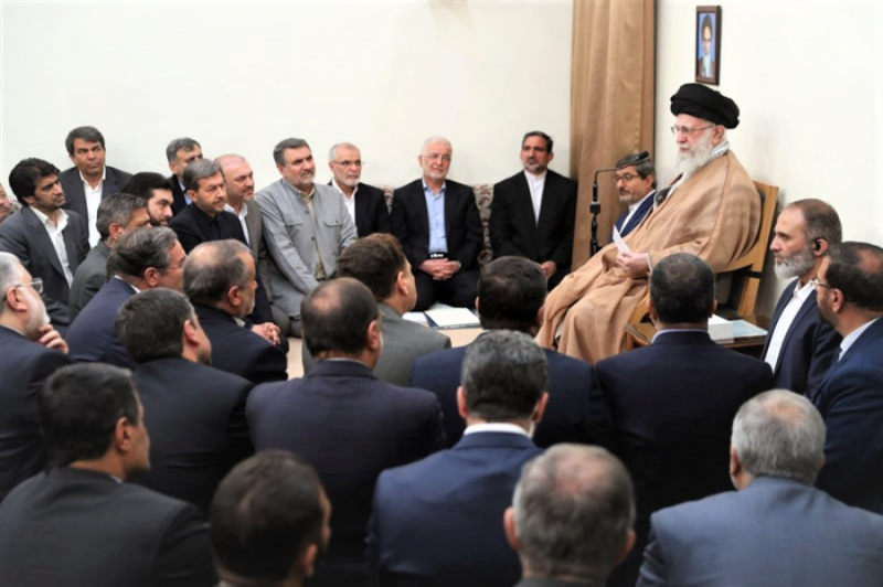 توصیه امام خامنه ای به استانداران: با مردم گرم بگیرید