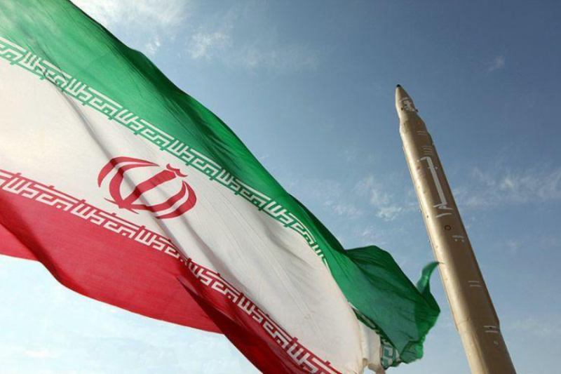 در قلب طوفان، ایستادهایم!