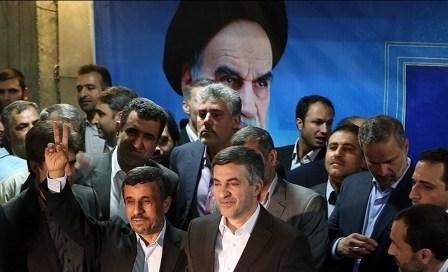 احمدی‌نژاد: امروز مرخصی گرفتم/ نذر ۳ روز روزه و ۱۴ هزار صلوات برای نقش‌آفرینی مشایی