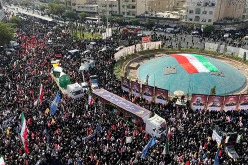 واکنش کاربران خارجی به مراسم تشییع شهدای تجاوز اسرائیل