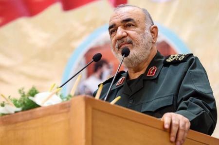 سردار سلامی؛ فرمانده‌ای جامع‌الاطراف و پرچمدار اندیشه و عمل انقلابی