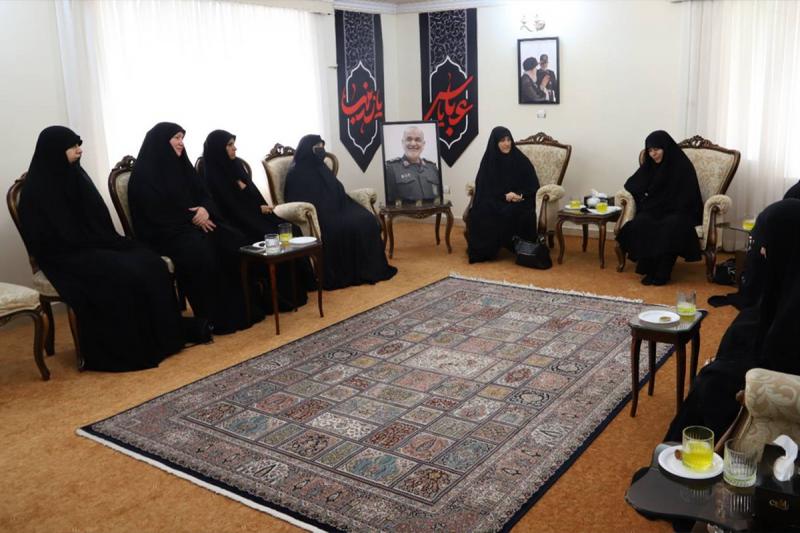 دیدار جمعی از همسران شهدای مدافع حرم با خانواده شهید سلامی