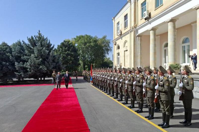 برگزاری استقبال رسمی از پزشکیان در ارمنستان