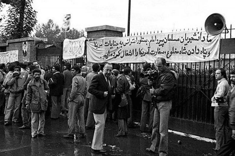 تذکر مهم رهبر انقلاب به مُخرِّبان ماجرای لانه جاسوسی