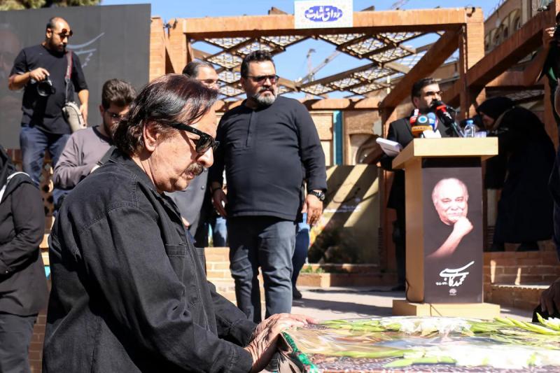 اولین تئاتر بعد از انقلاب را با کاسبی اجرا کردیم