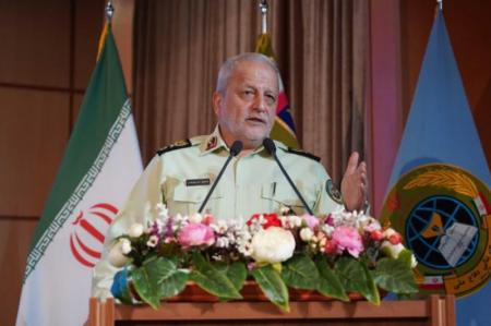 دشمن روی تضعیف جبهه داخلی حساب باز می‌کند