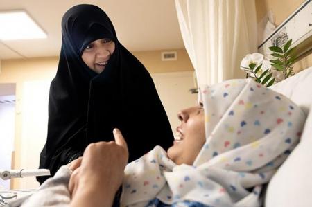 عیادت دختر شهید سلامی از دختر شهید هاشمیتبار؛ روایت پیوندی از درد، صبر و امید