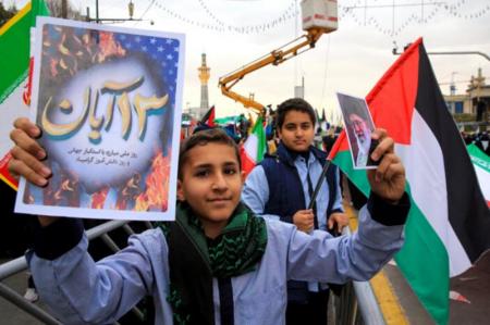 ۱۳ آبان؛ روزی که سه نسل فریاد زدند