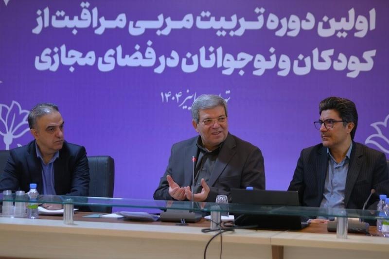 حذف نوجوانان از فضای مجازی راهحل نیست