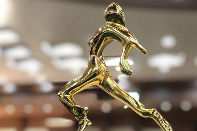 اهدای تندیس «قهرمانان گمنام» به خانواده شهید حاجی‌زاده