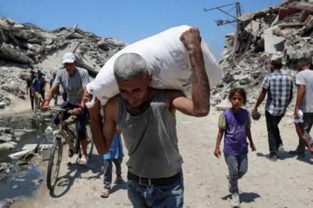 ورود تعداد کمی از کمک‌های بشردوستانه به نوار غزه