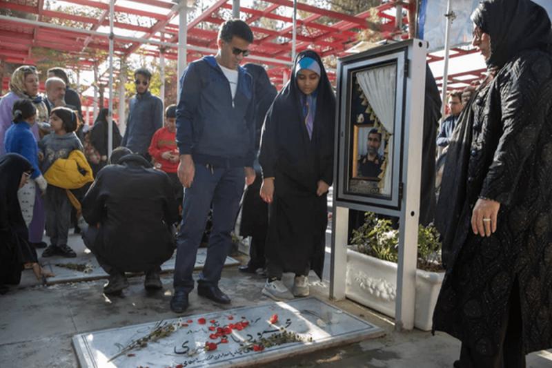 آغاز هفته هوافضای سپاه با عطرافشانی و گلباران مزار شهدا