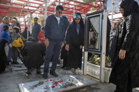 آغاز هفته هوافضای سپاه با عطرافشانی و گلباران مزار شهدا