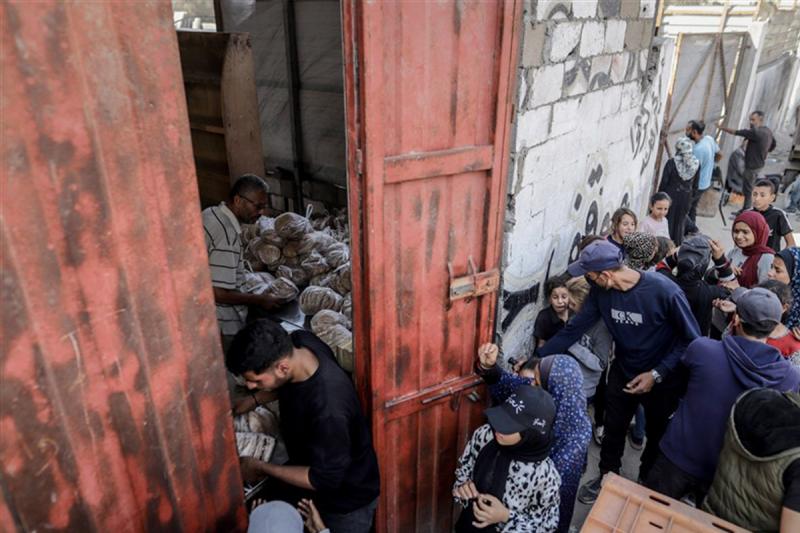 سیاست فریبکارانه اسرائیل در ورود کمک‌های غیرضروری به غزه 