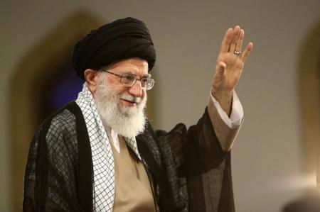 مردم و نیروهای مسلح تحت رهبری امام خامنه‌ای متحد شدند! + فیلم 