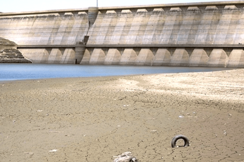 ورودی آب سدهای کشور نصف شد