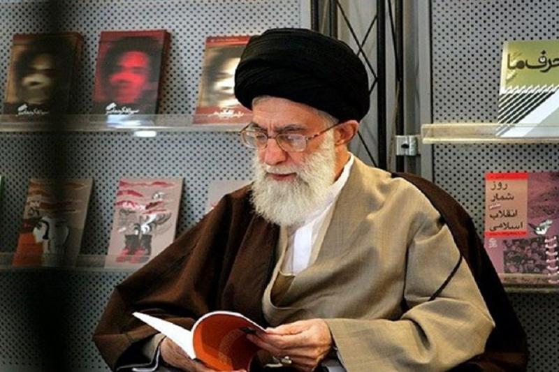 رونمایی از تقریظ‌ رهبر انقلاب بر سه کتاب