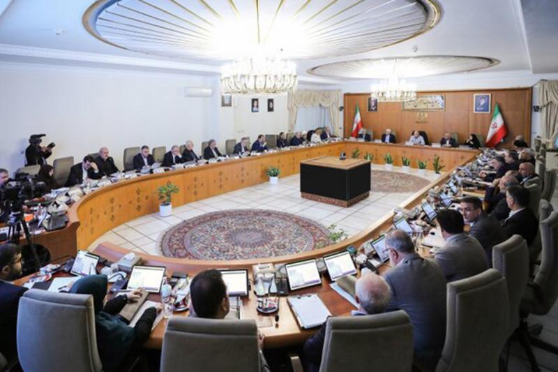 نباید پست و مقام مبنای دریافت حقوق باشد